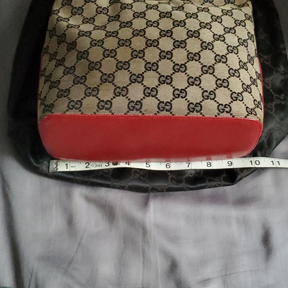 *SOLD* Gucci Shoulder Bag - Picture 10 of 12